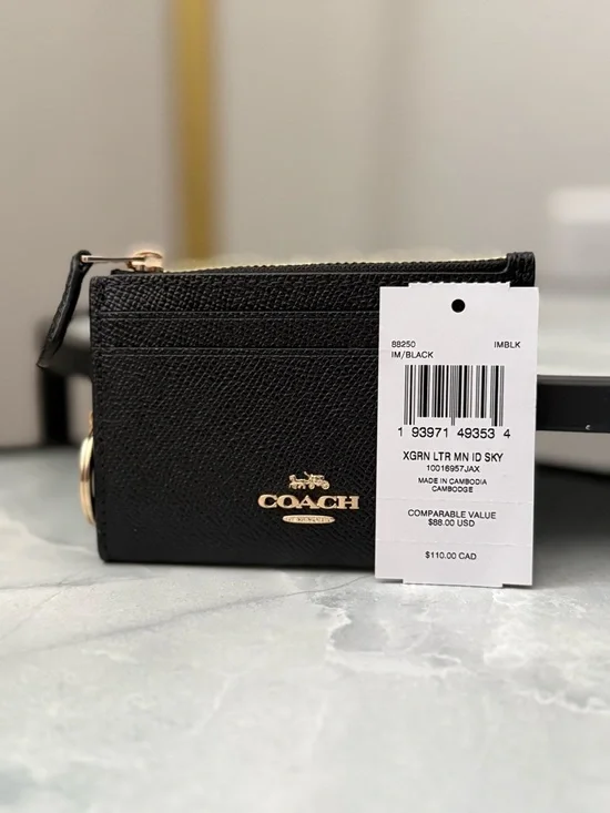 Coach Black Leather Card Case with Gold Zip and Keyring - Picture 3 of 3